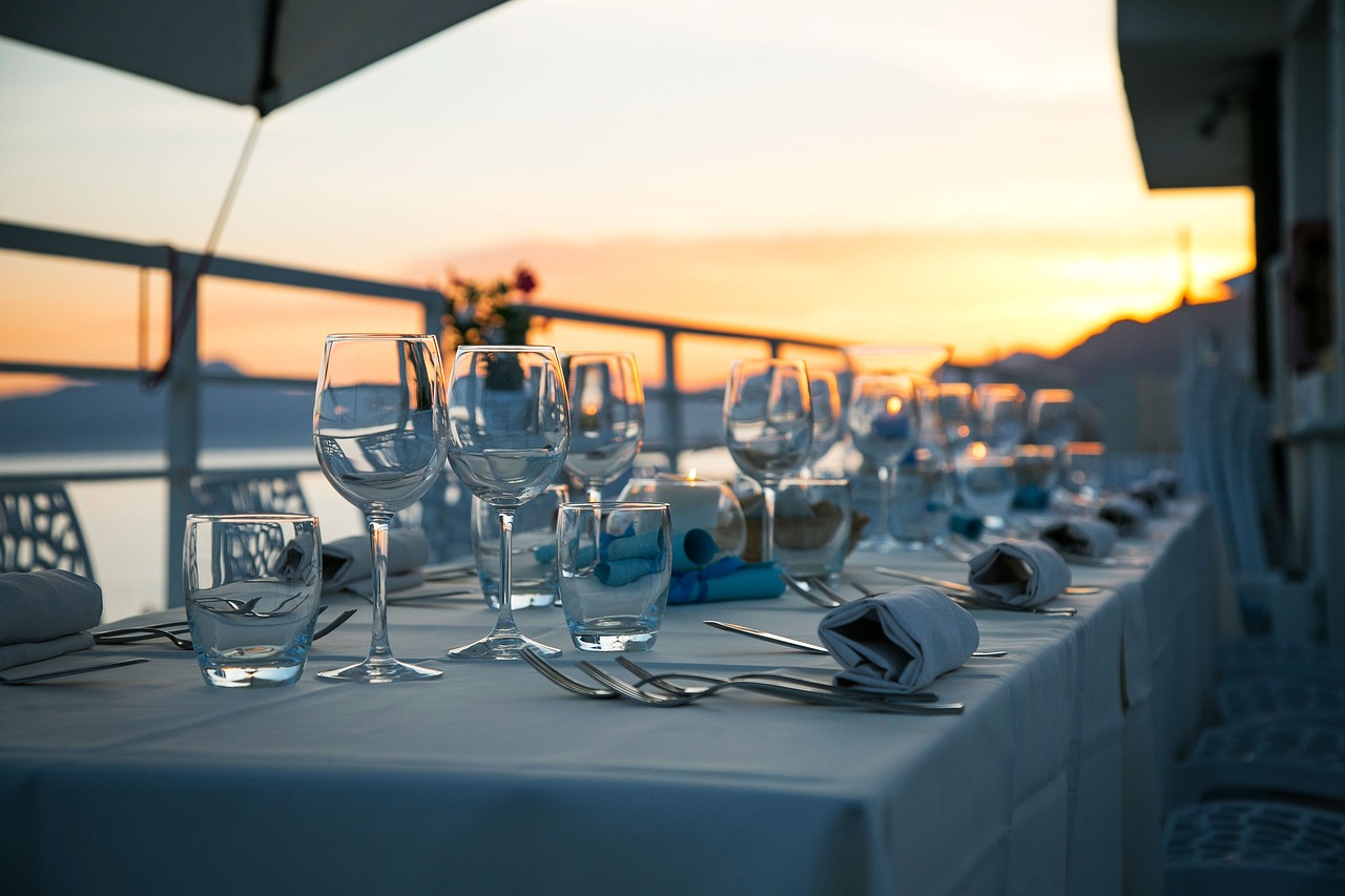 Table Linen & Runners alternate view